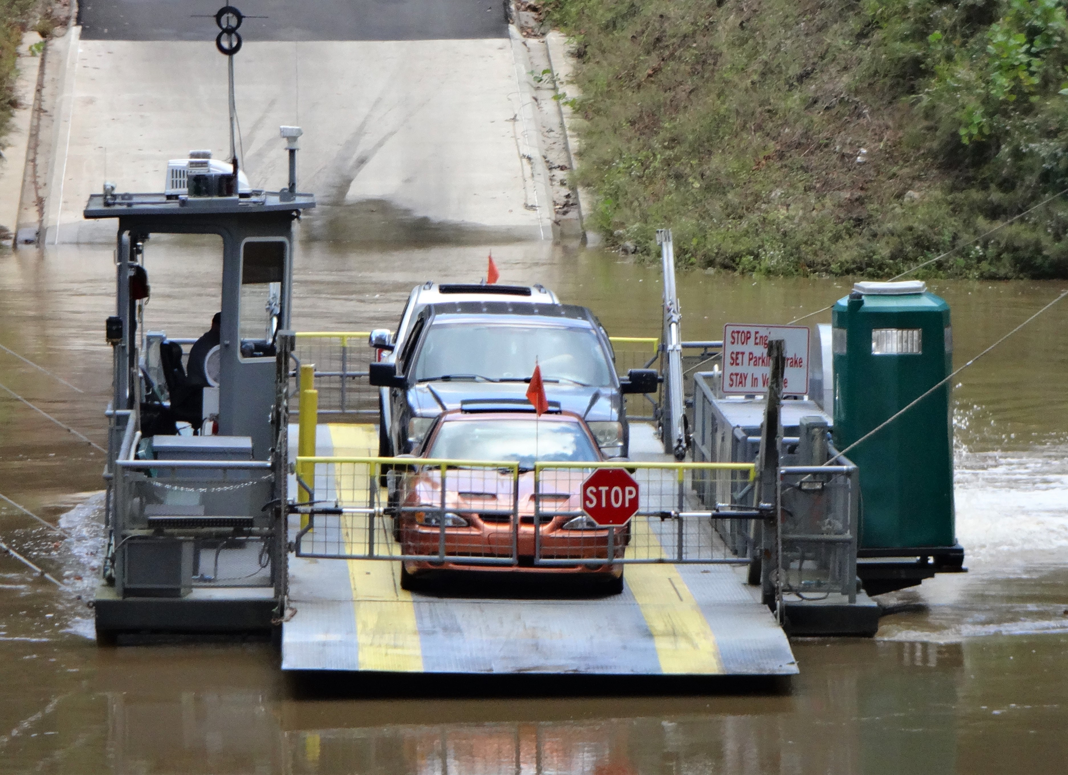 Green River ferryboat ferrying vehicles across the Green River
