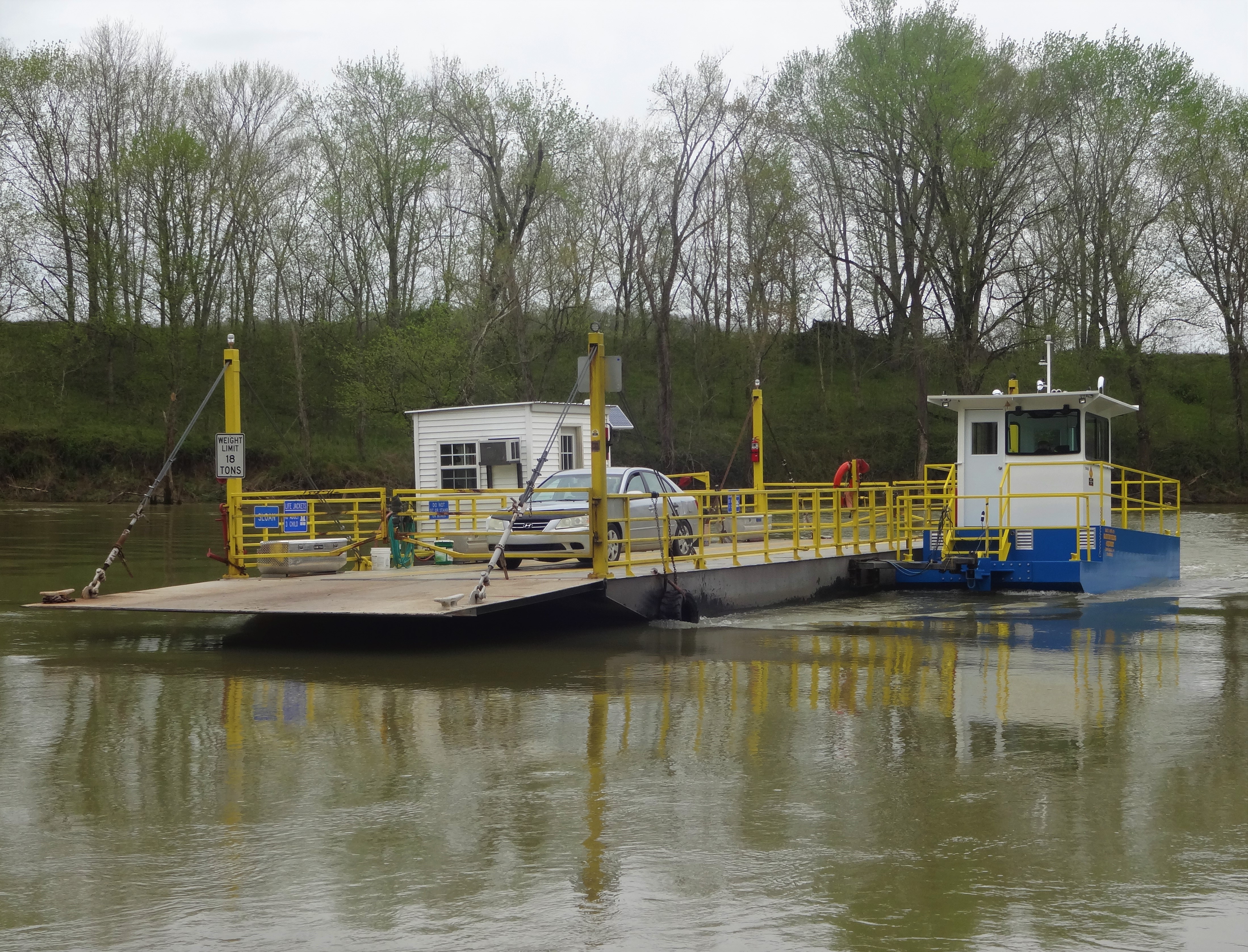 Turkey Neck Bend ferryboat ferrying vehicles across the Cumberland river