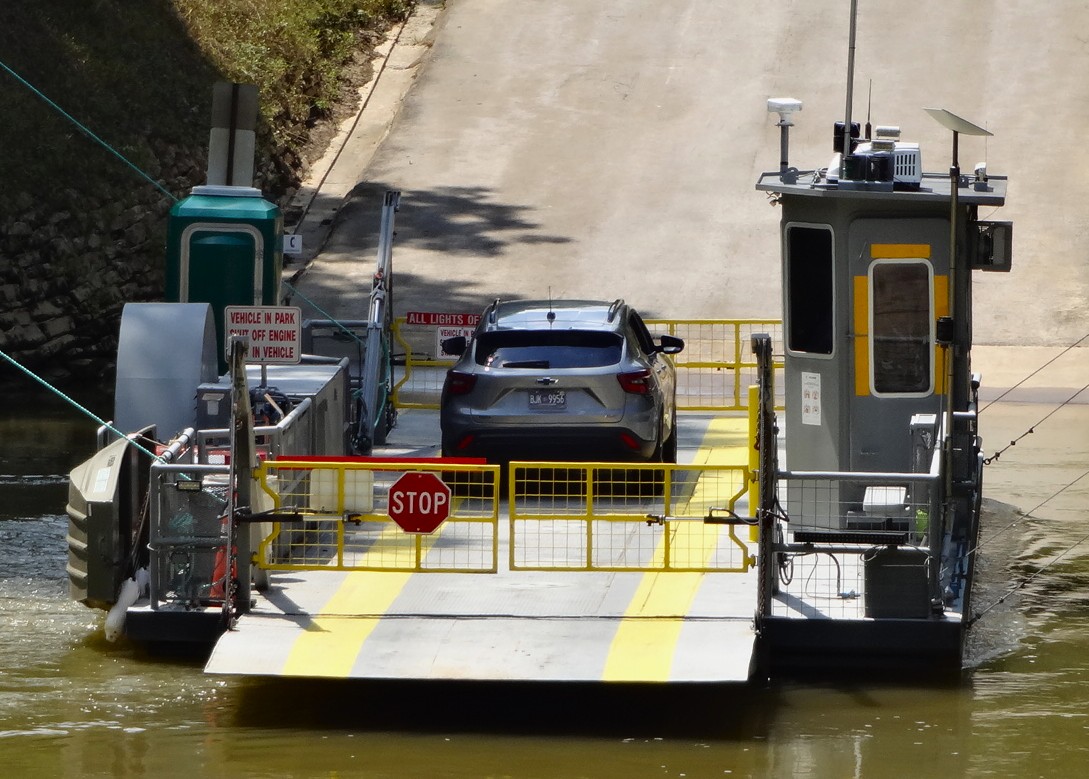 Green River ferryboat ferrying vehicles across the Green River