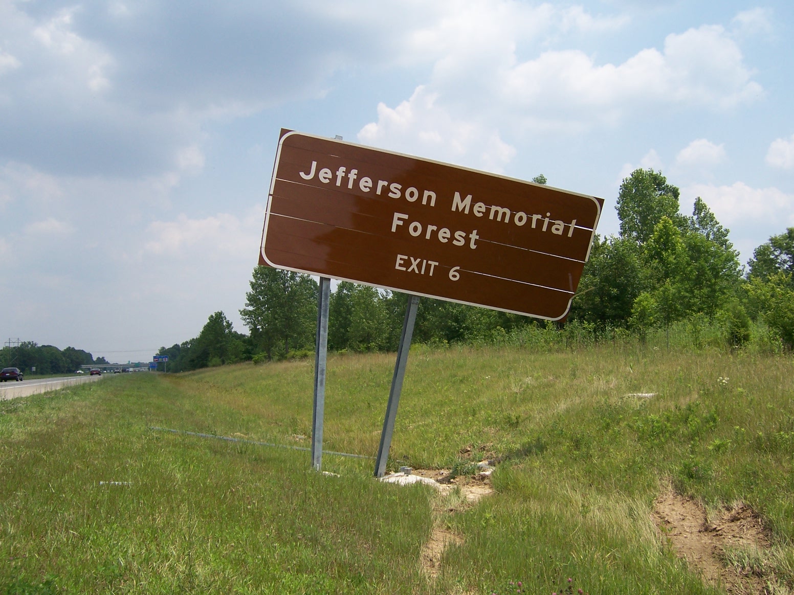 Jefferson Memorial Forest brown damaged sign