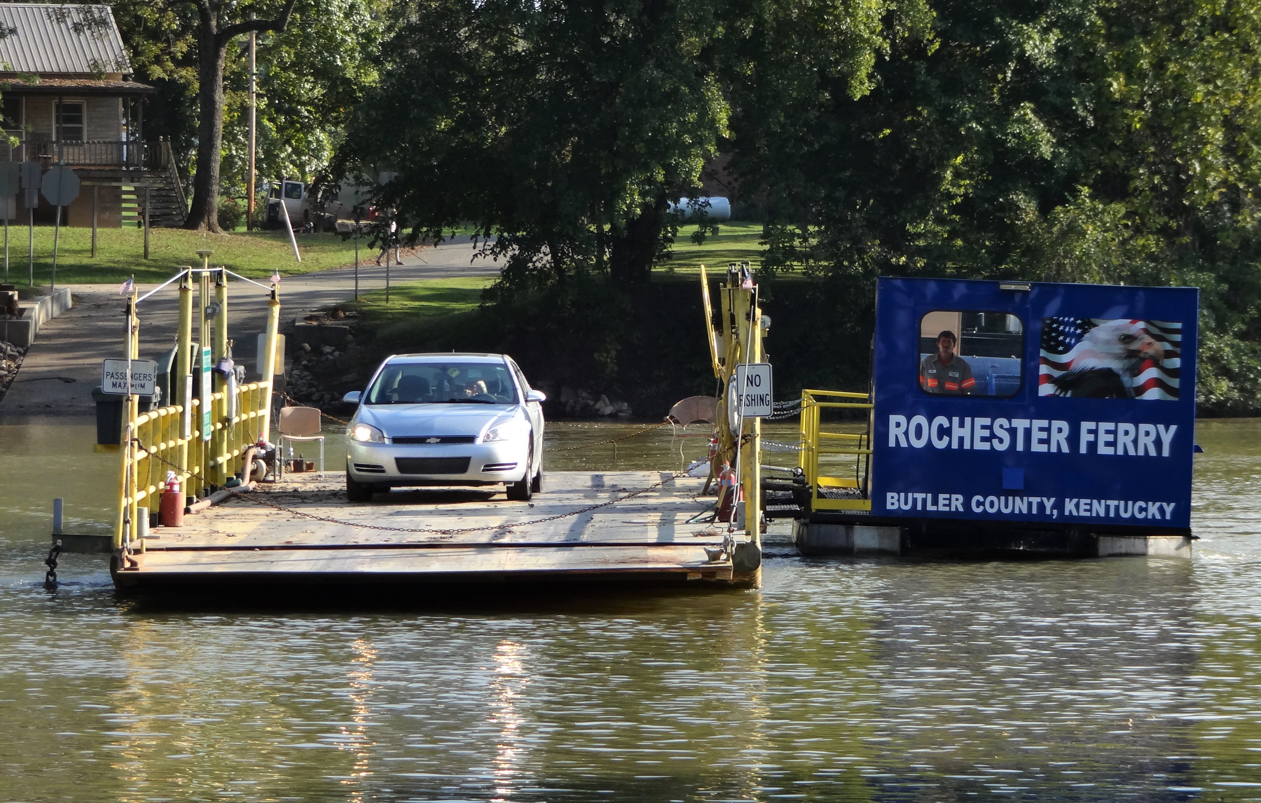 Rochester ferryboat ferrying vehciles across the green river